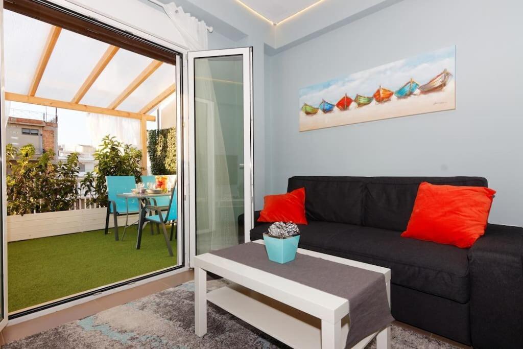 Cozy Close To Acropolis